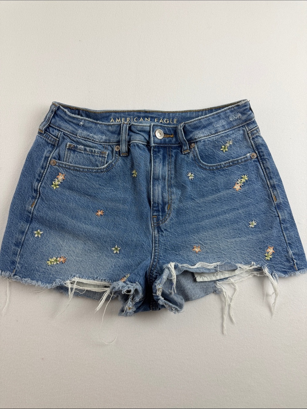 American Eagle flower embroidered denim Jean shorts size 4